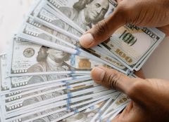 美元指数经历剧烈震荡，遭二十多年来最严峻的