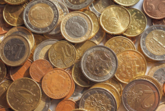 美元兑土耳其里拉汇率跌幅严重，汇市波动明显