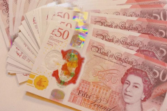 美国经济数据表现疲软 英镑小幅收跌